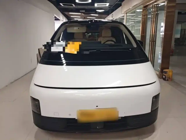 Li Auto MEGA — Фото автомобиля 2