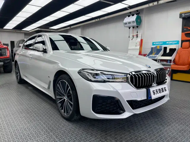 BMW 5 Series — Фото автомобиля 3