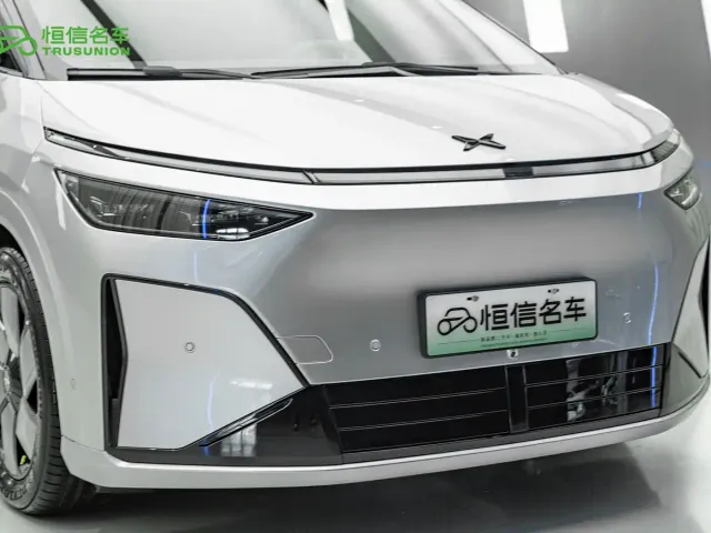 Xpeng X9 — Фото автомобиля 4