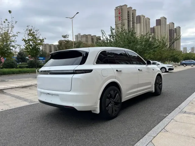 Li Auto L7 — Фото автомобиля 12