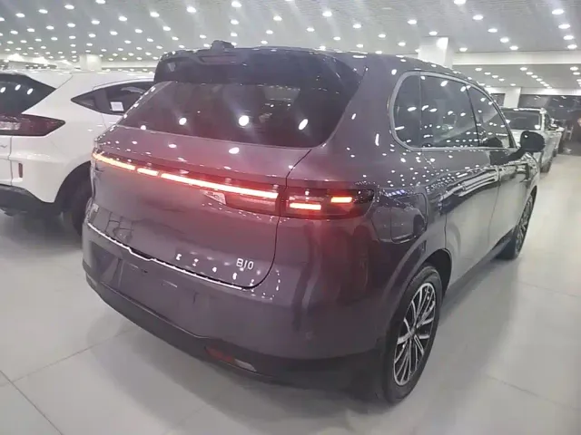 Leapmotor B10 — Фото автомобиля 6