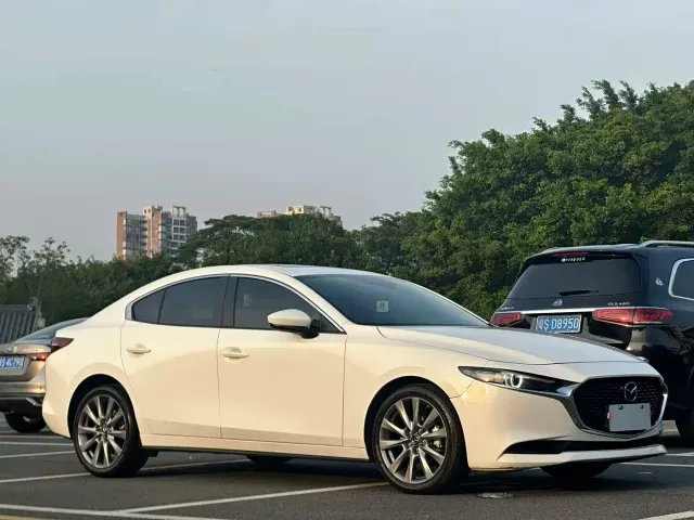 Mazda Axela — Фото автомобиля 3