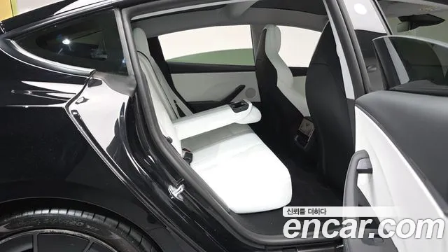 Tesla Model 3 — Фото автомобиля 17