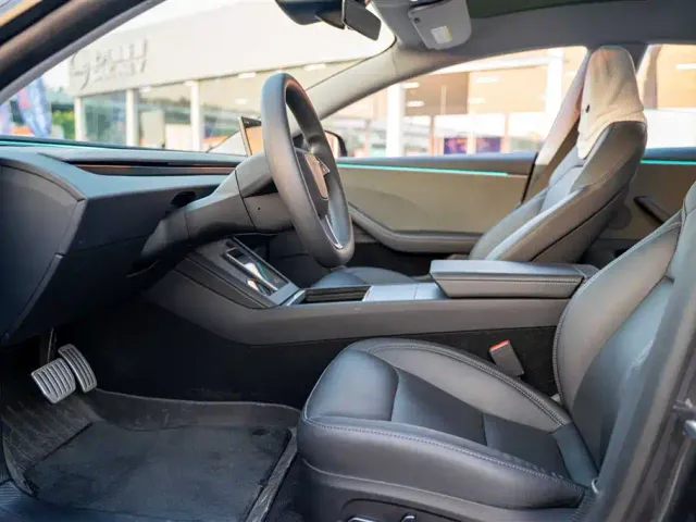 Tesla Model 3 — Фото автомобиля 10