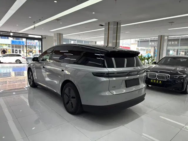Li Auto i8 — Фото автомобиля 5