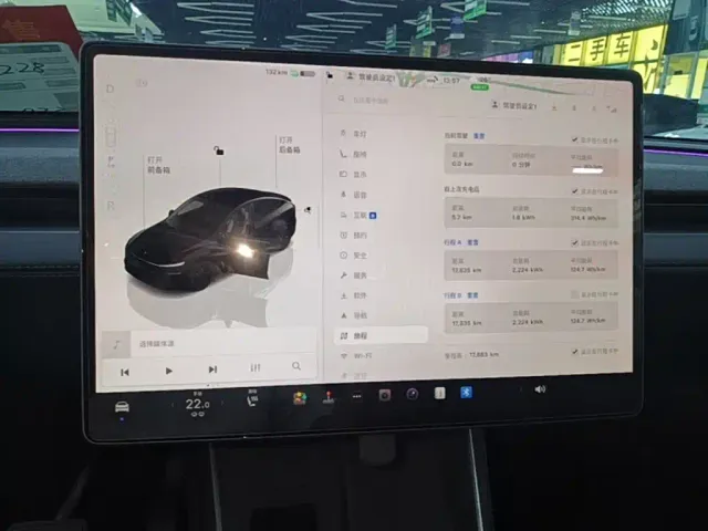 Tesla Model Y — Фото автомобиля 12