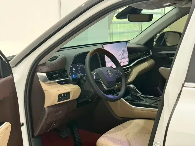 Toyota Highlander — Фото автомобиля 10