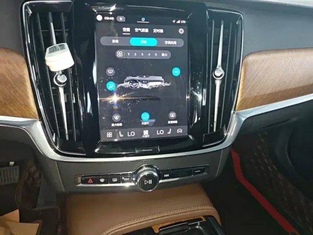 Volvo S90 — Фото автомобиля 12
