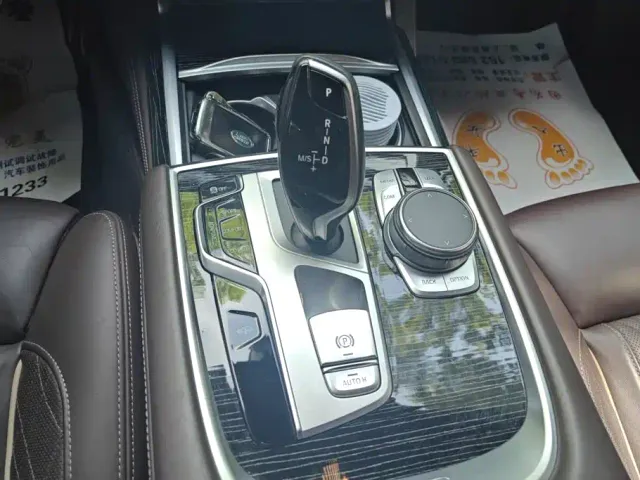 BMW 7 Series — Фото автомобиля 16
