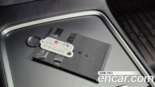 Tesla Model 3 — Фото автомобиля 21