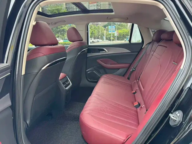Hongqi H5 — Фото автомобиля 15