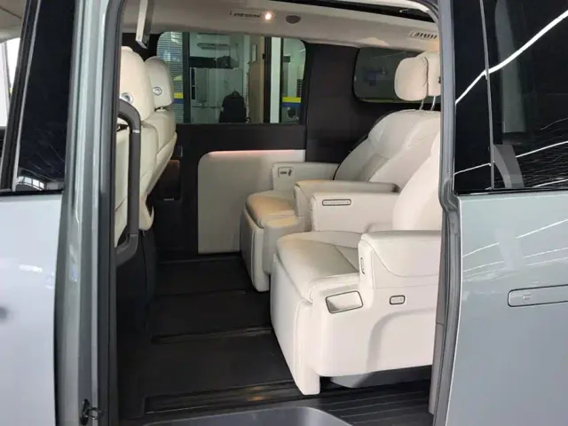 Li Auto MEGA — Фото автомобиля 11