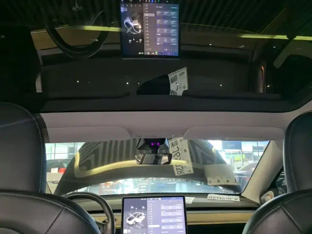 Tesla Model Y — Фото автомобиля 17