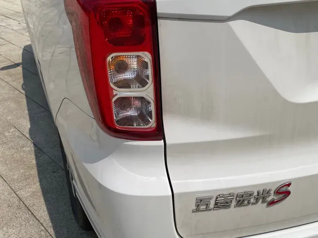 Wuling Hongguang — Фото автомобиля 14