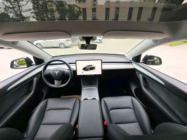 Tesla Model Y — Фото автомобиля 9