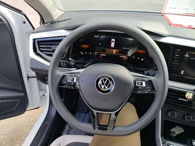 Volkswagen Polo — Фото автомобиля 10