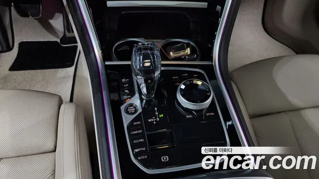 BMW 8 Series G15 — Фото автомобиля 12