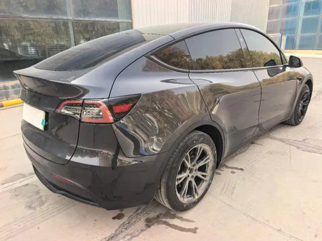 Tesla Model Y — Фото автомобиля 9