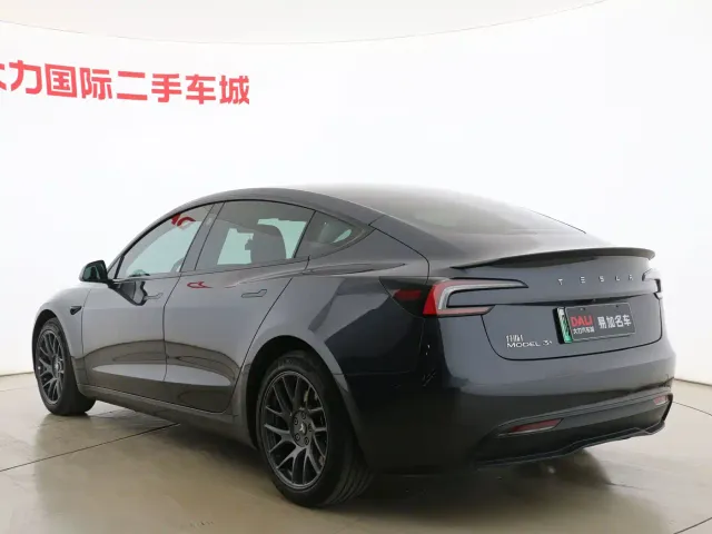 Tesla Model 3 — Фото автомобиля 16