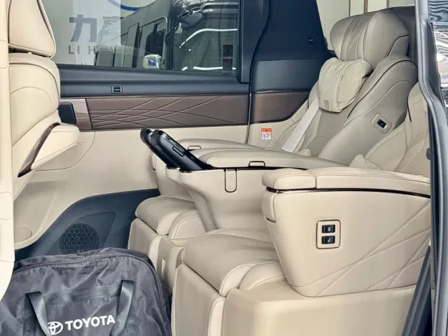 Toyota Vellfire — Фото автомобиля 5