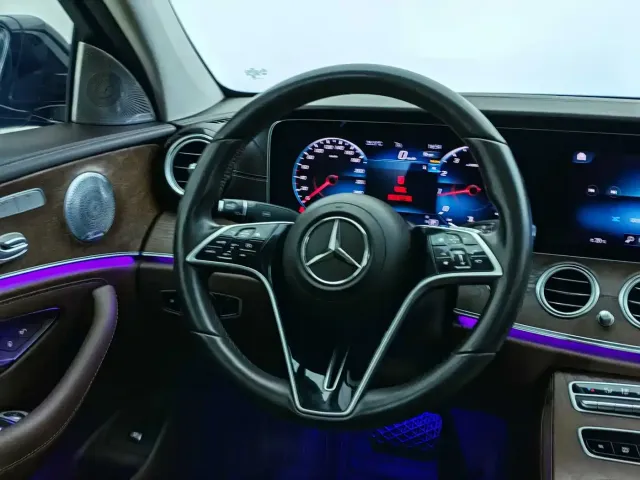 Mercedes-Benz E-Class — Фото автомобиля 22
