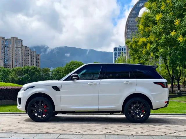 Land Rover Range Rover Sport — Фото автомобиля 3