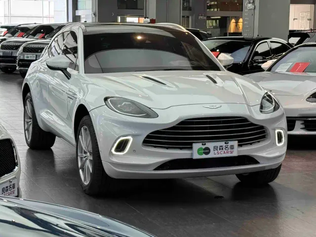Aston Martin DBX — Фото автомобиля 3