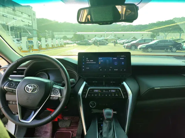 Toyota Harrier — Фото автомобиля 13