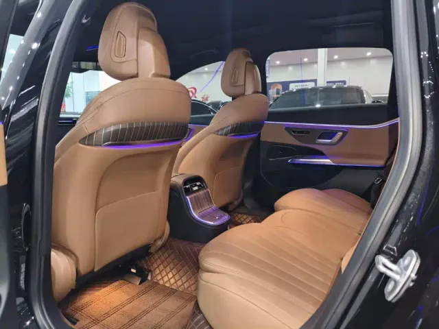 Mercedes-Benz E-Class — Фото автомобиля 13