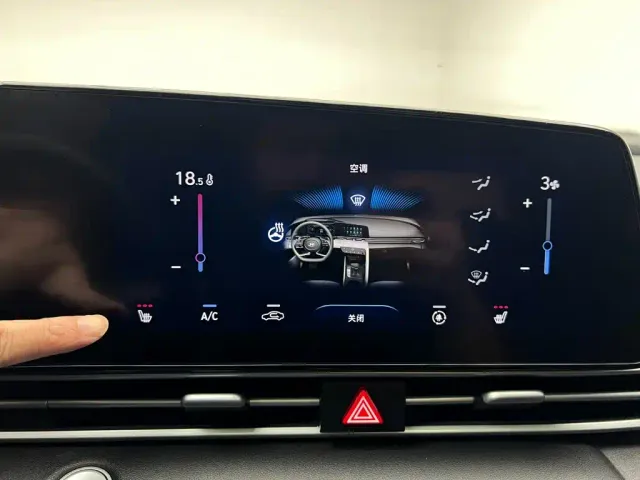 Hyundai Elantra — Фото автомобиля 12