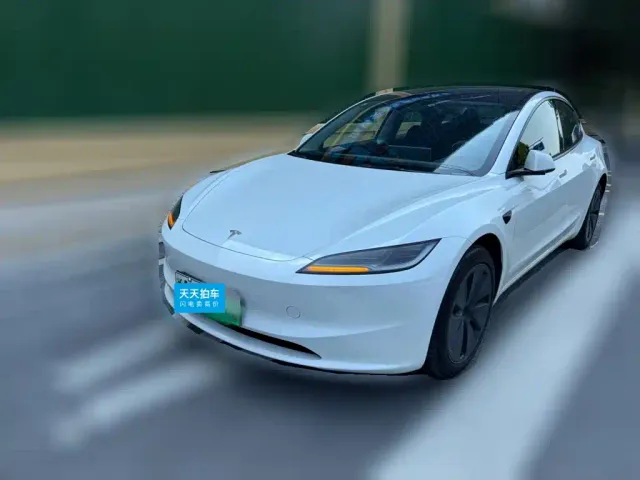 Фотография автомобиля — Tesla Model 3