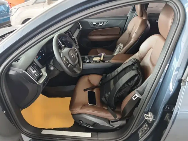 Volvo S60 — Фото автомобиля 14