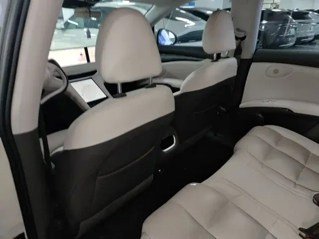 IM Motors LS6 — Фото автомобиля 14