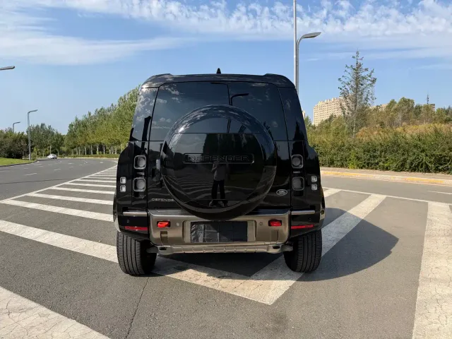 Land Rover Defender — Фото автомобиля 5