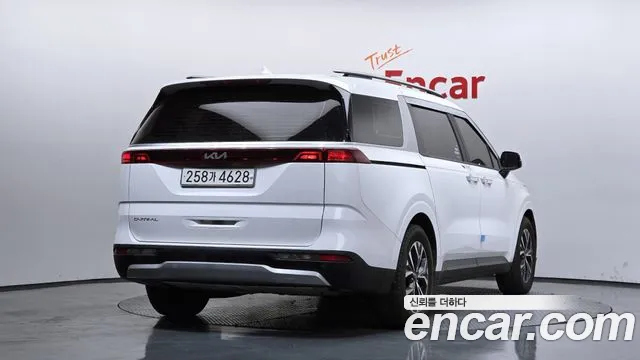 Kia Canival — Фото автомобиля 2