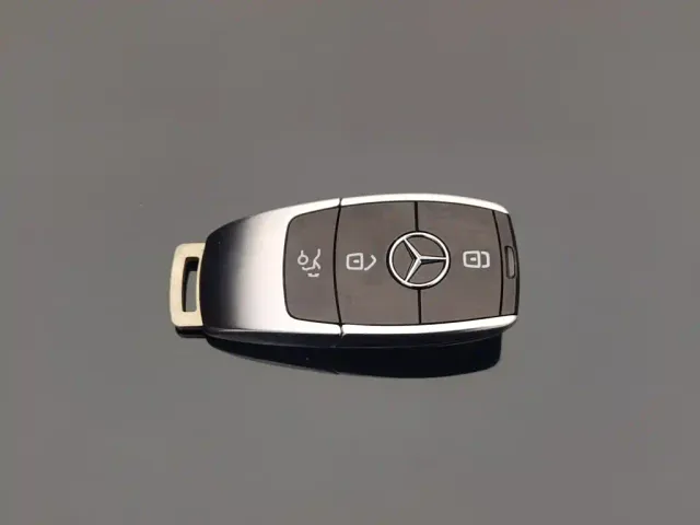 Mercedes-Benz E-Class — Фото автомобиля 19