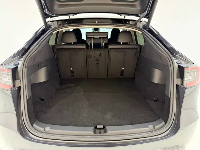 Tesla Model Y — Фото автомобиля 29