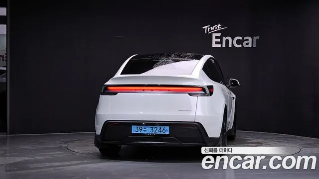 Фотография автомобиля — Tesla Model Y
