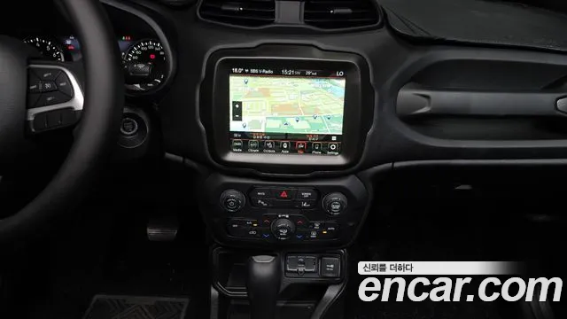 Jeep Renegade — Фото автомобиля 29