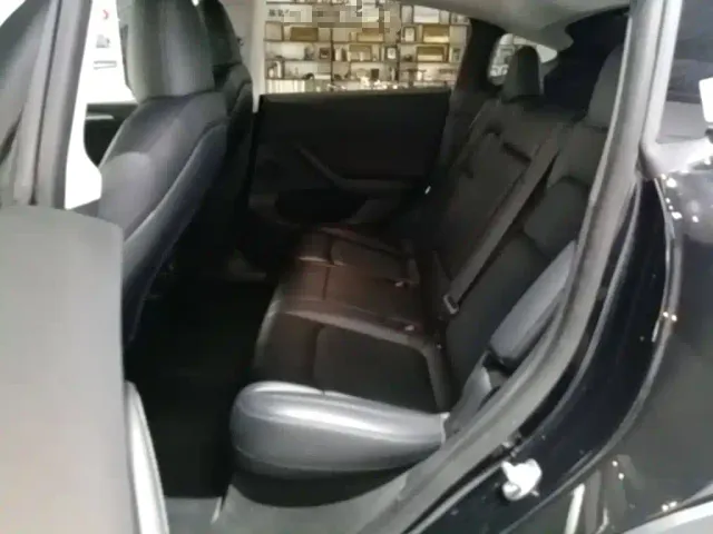 Tesla Model Y — Фото автомобиля 16