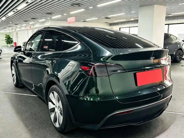 Tesla Model Y — Фото автомобиля 6