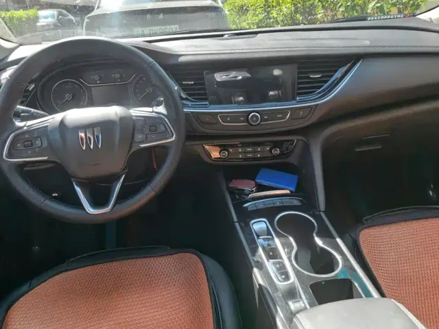 Buick Regal — Фото автомобиля 12