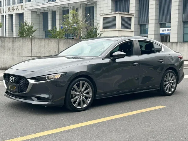 Mazda Mazda3 Axela 2021 2.0L Automatic Quality Shine — Фото автомобиля 3