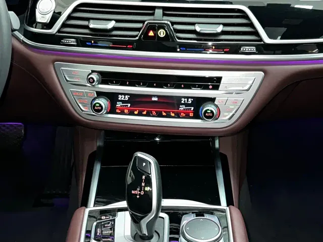 BMW 7 Series — Фото автомобиля 17