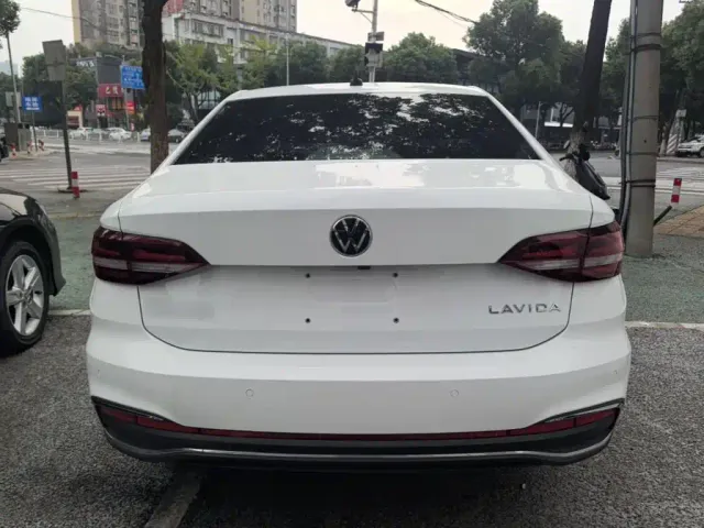 Volkswagen Lavida — Фото автомобиля 5