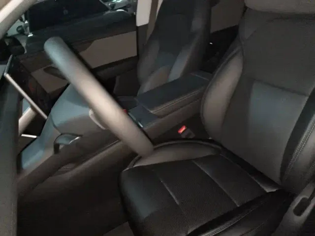 Tesla Model Y — Фото автомобиля 11