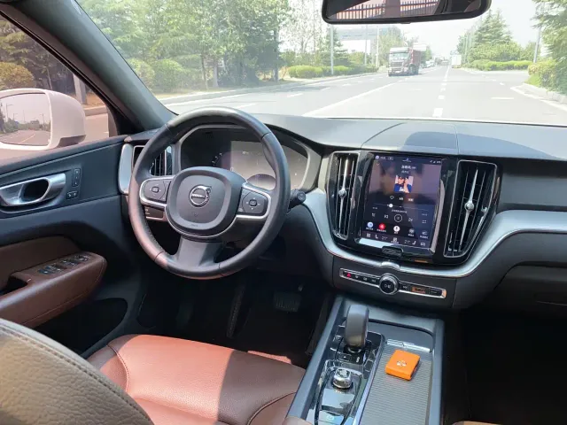 Volvo XC60 — Фото автомобиля 16