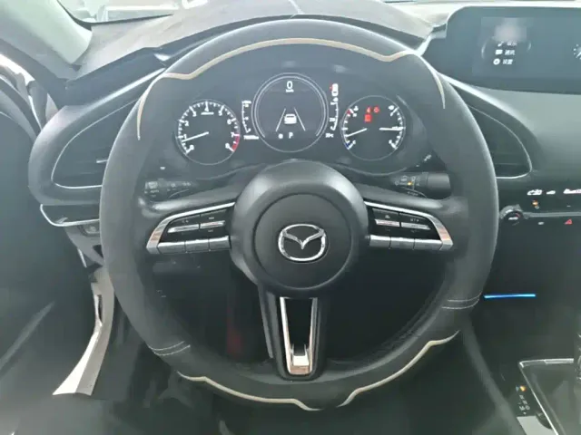 Mazda Axela — Фото автомобиля 10