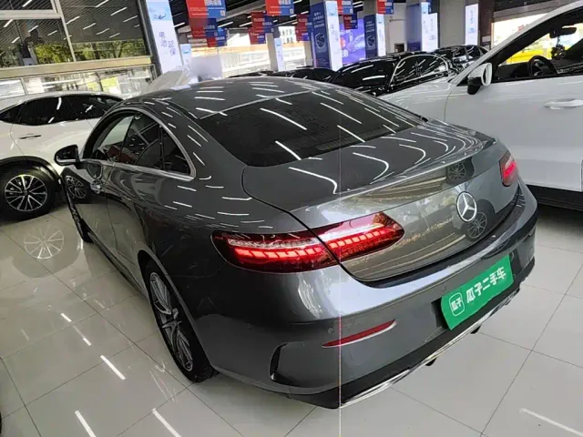 Mercedes-Benz E-Class — Фото автомобиля 4