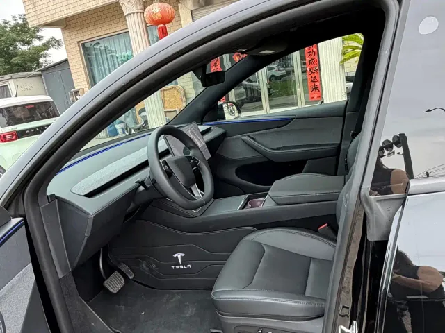 Tesla Model Y — Фото автомобиля 8